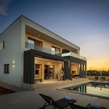 Luxurious In بيت للعطل