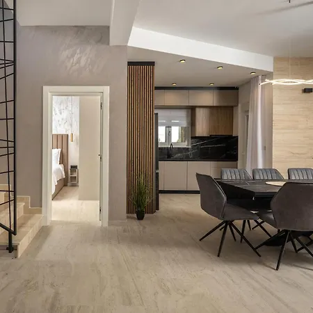 5 Bedroom Stunning In בית נופש נין