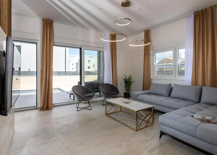 5 Bedroom Stunning In