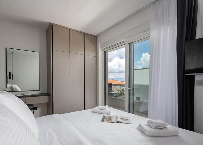 5 Bedroom Stunning In Dom wakacyjny Nin