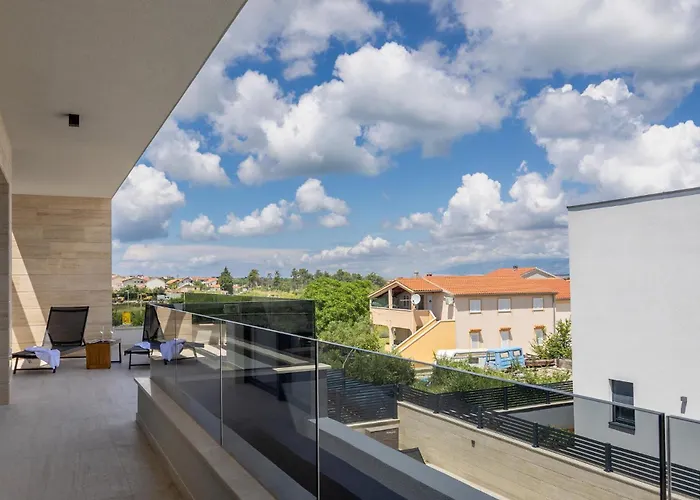 בית נופש 5 Bedroom Stunning In