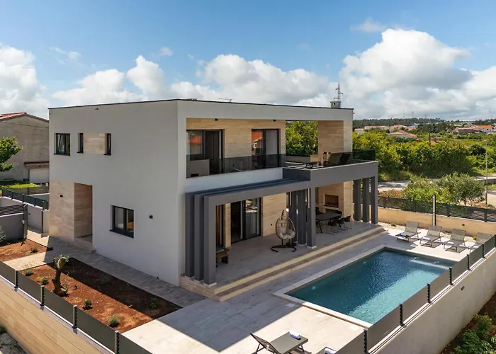 5 Bedroom Stunning In *