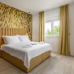 Luxurious In Nin