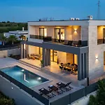 Luxurious In Holiday home