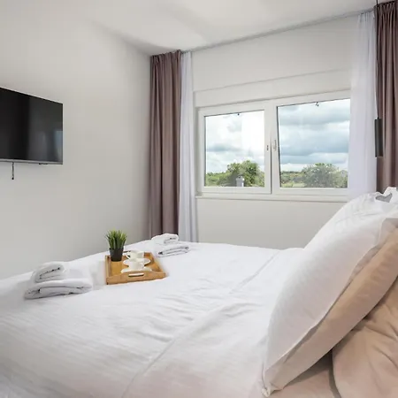 5 Bedroom Stunning In *