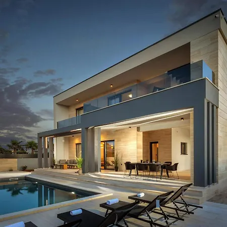 5 Bedroom Stunning In 宁