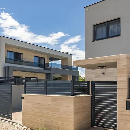 度假居 5 Bedroom Stunning In *